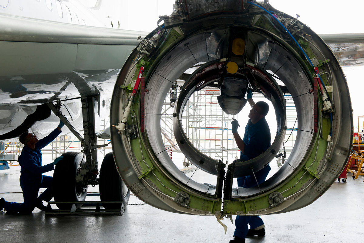 ART_aircraft maintenance crew.jpg