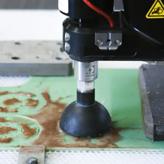demolab-cutting.webp