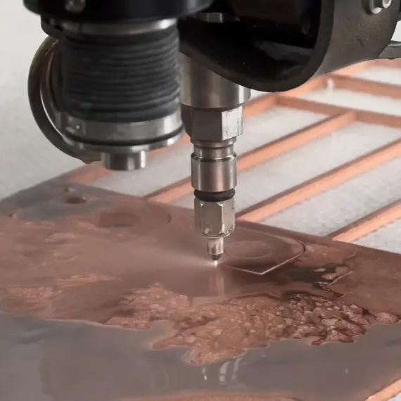 demolab-cutting2.webp