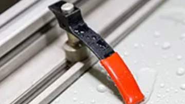Image of a hold down clamp.jpg