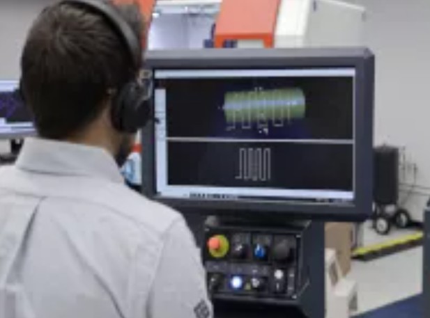 Image of operator using IntelliMAX.jpg
