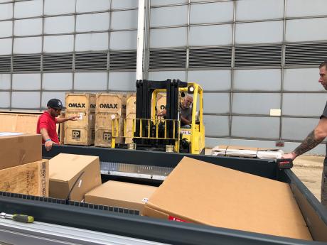 Waterjet tank with boxes